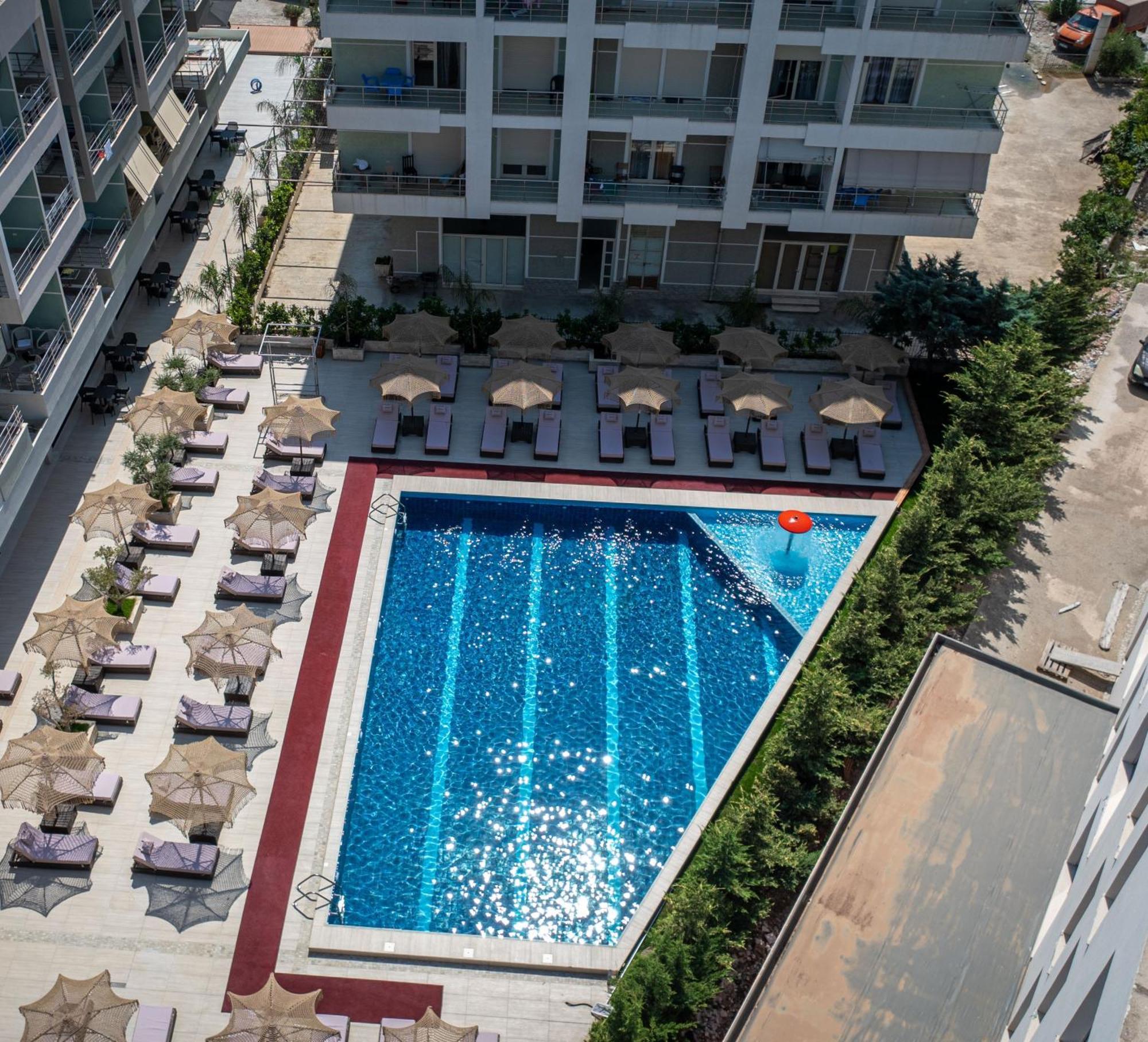 Gest Hotel Radhimë Exteriér fotografie