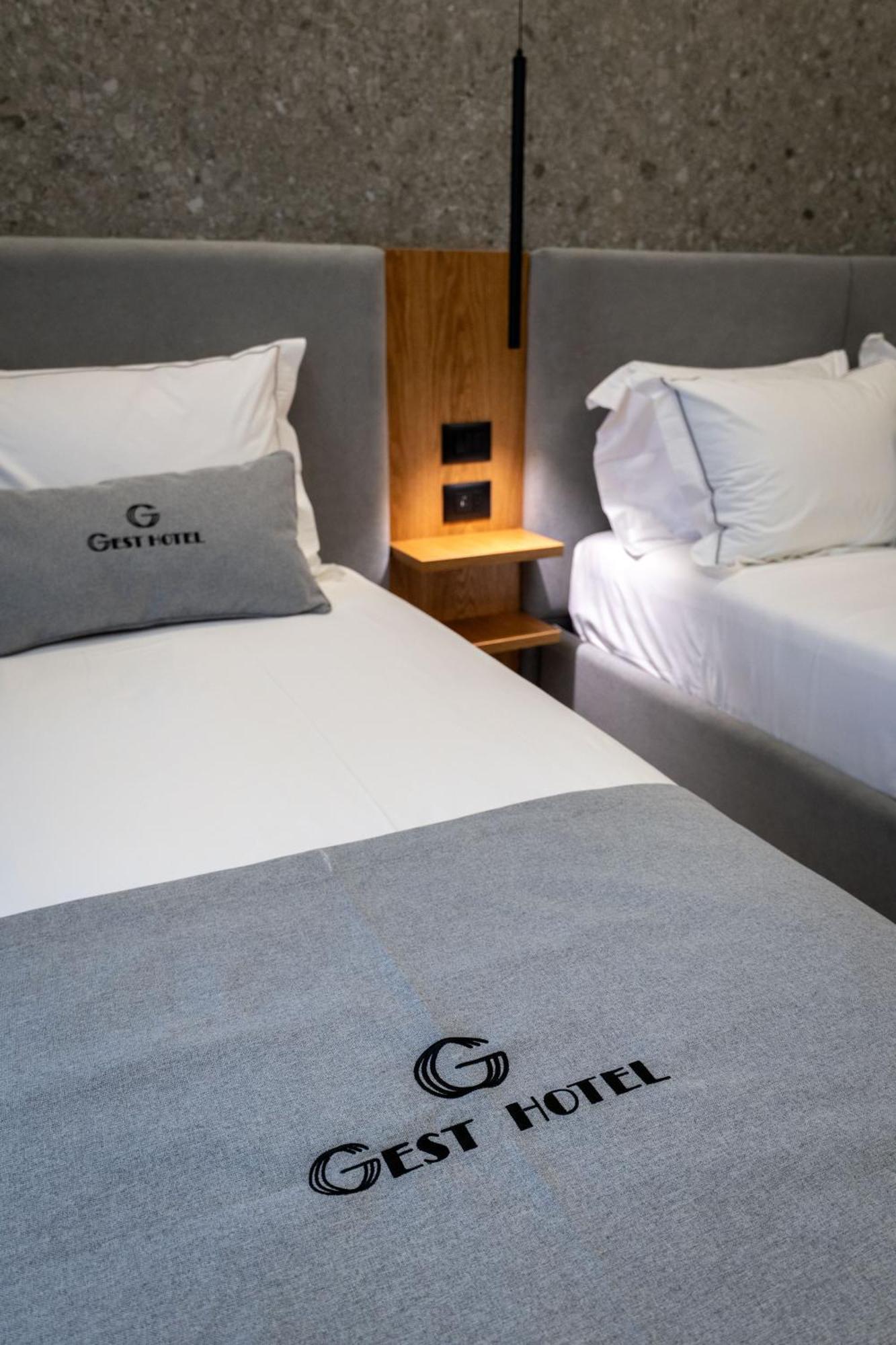 Gest Hotel Radhimë Exteriér fotografie