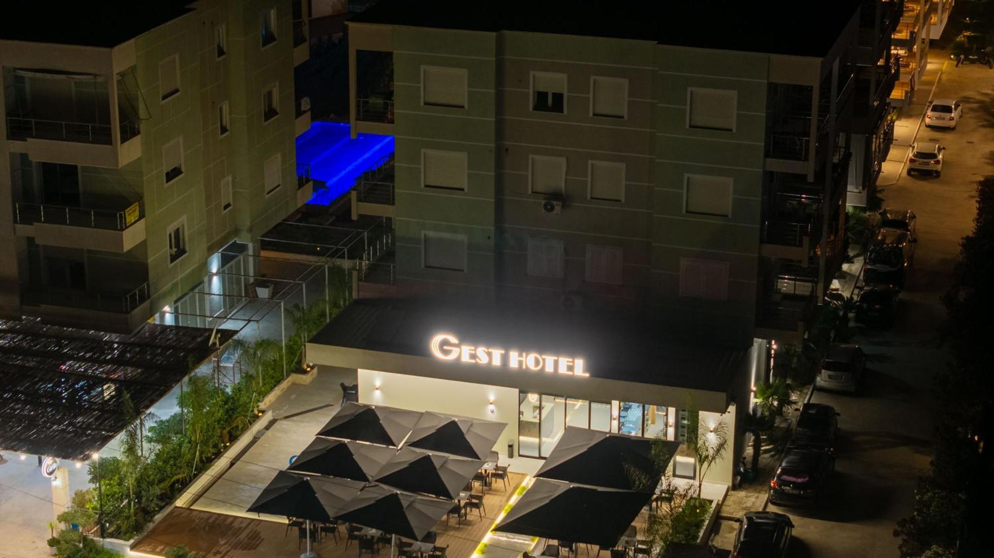 Gest Hotel Radhimë Exteriér fotografie