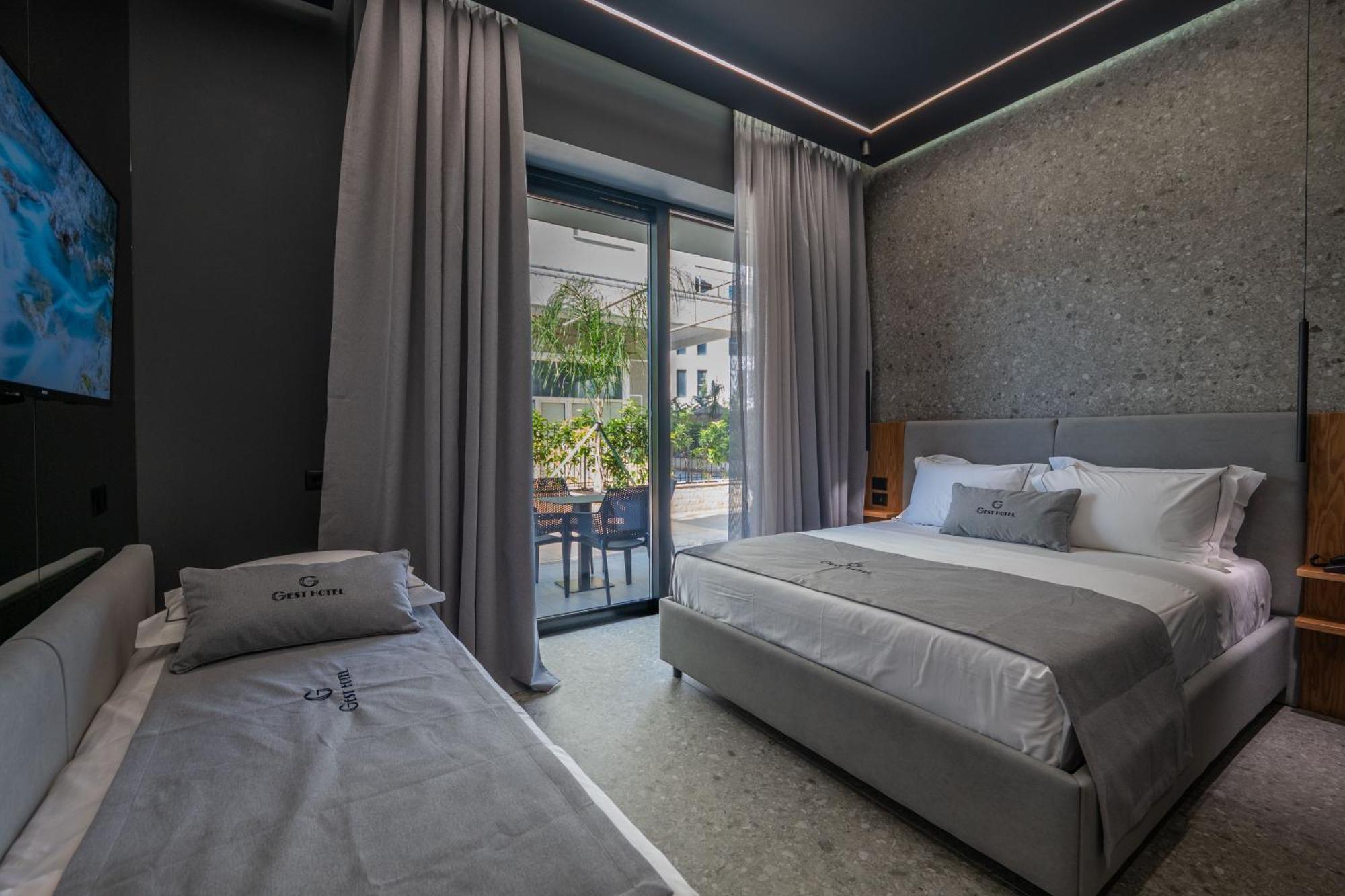 Gest Hotel Radhimë Exteriér fotografie